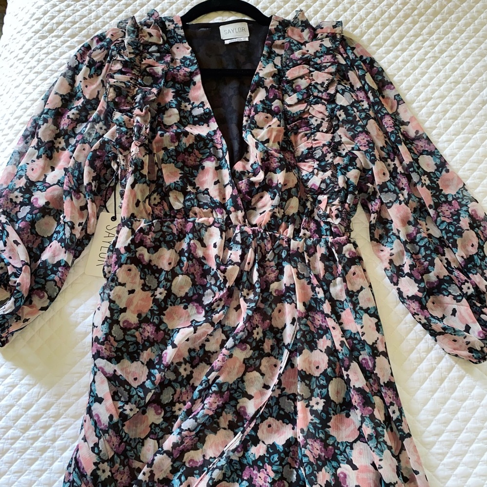 Saylor Floral print dress. Size XS. Never worn. New with tags.